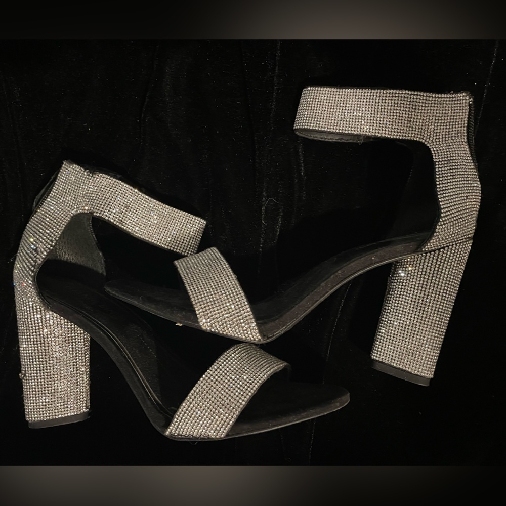 Women’s Gianni Bini heels.